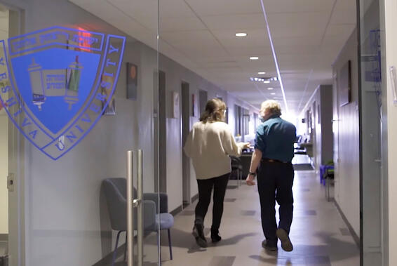 파렌스 진료소 복도